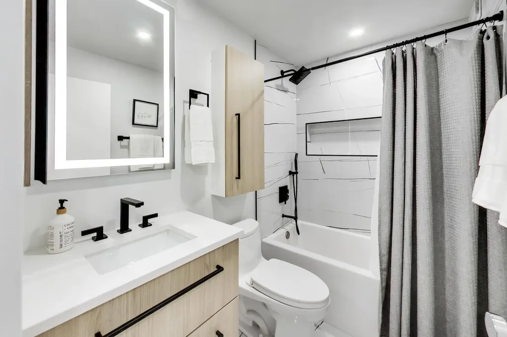1560 North Sandburg Terrace Chicago IL 60610