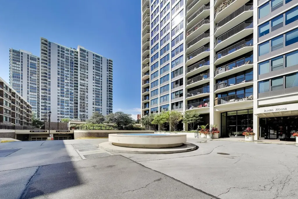 1560 North Sandburg Terrace Chicago IL 60610