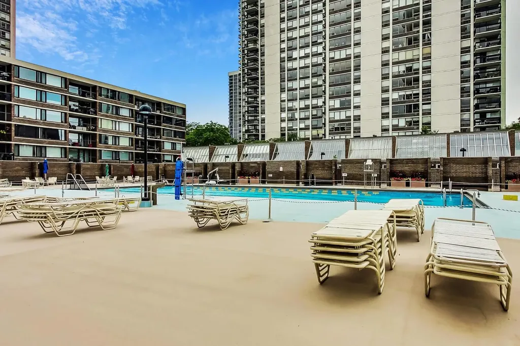 1560 North Sandburg Terrace Chicago IL 60610