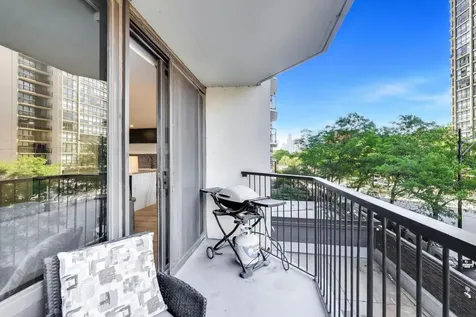 1560 North Sandburg Terrace Chicago IL 60610