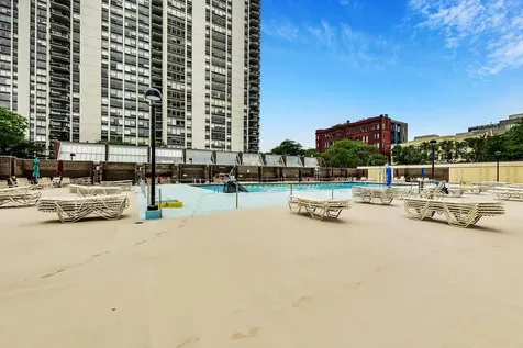 1560 North Sandburg Terrace Chicago IL 60610