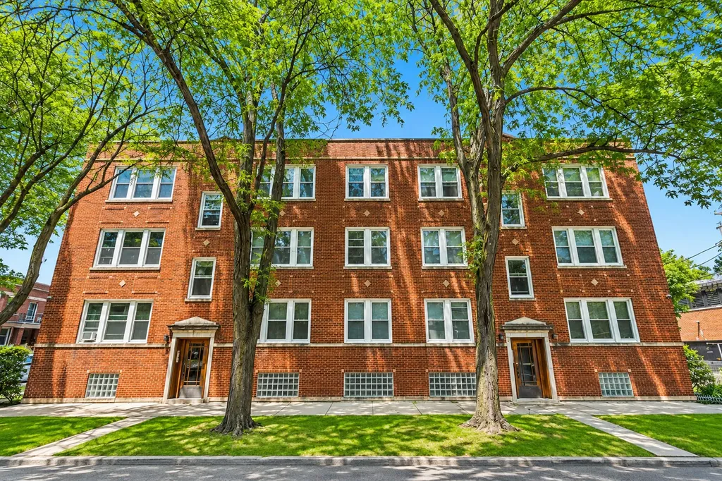 2514 West Belle Plaine Avenue Chicago IL 60618