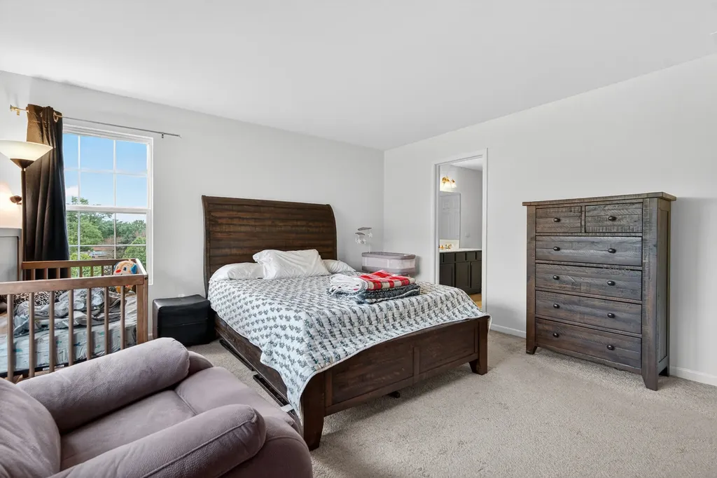 329 Bennett Drive Carol Stream IL 60188