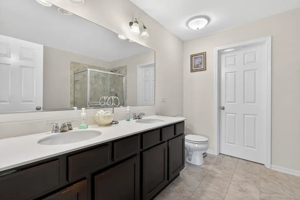329 Bennett Drive Carol Stream IL 60188