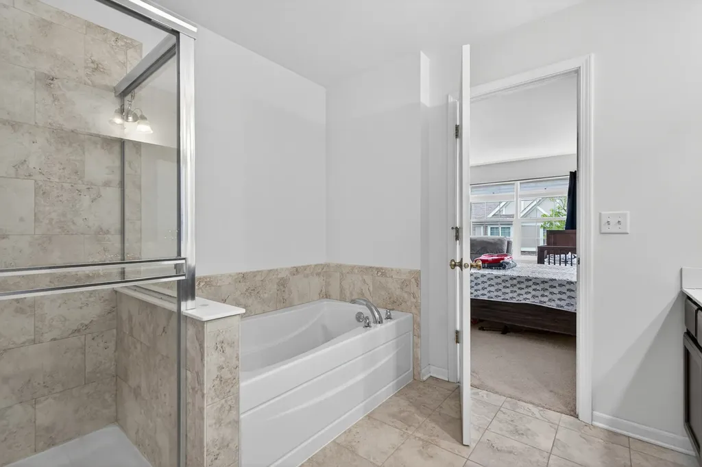 329 Bennett Drive Carol Stream IL 60188