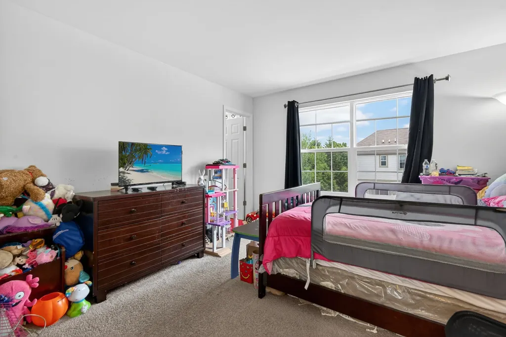 329 Bennett Drive Carol Stream IL 60188