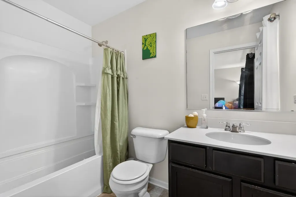 329 Bennett Drive Carol Stream IL 60188