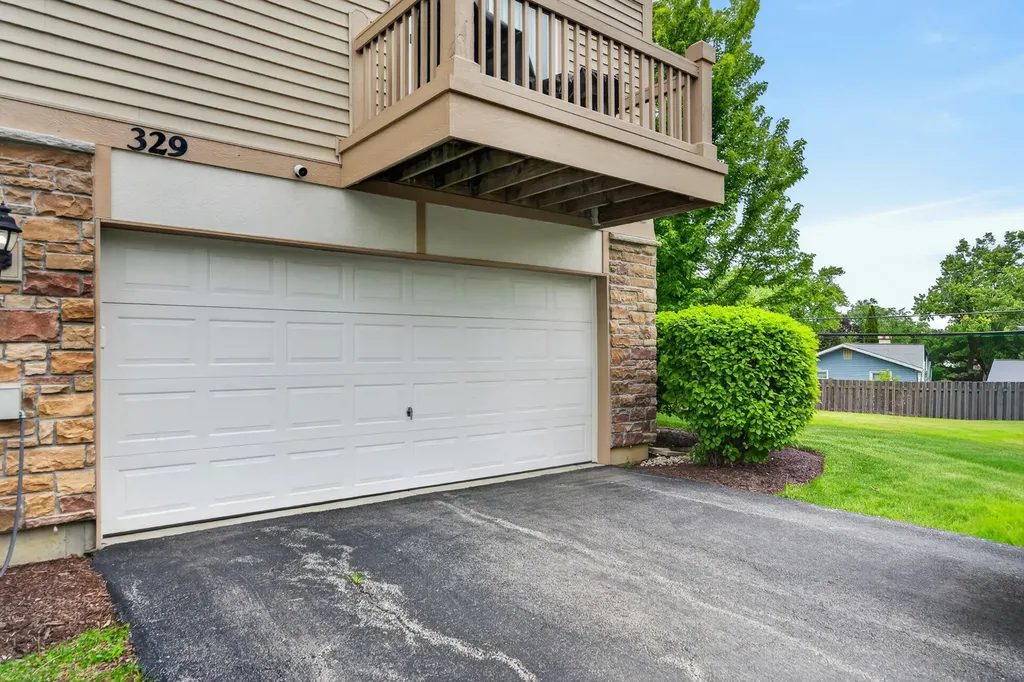 329 Bennett Drive Carol Stream IL 60188