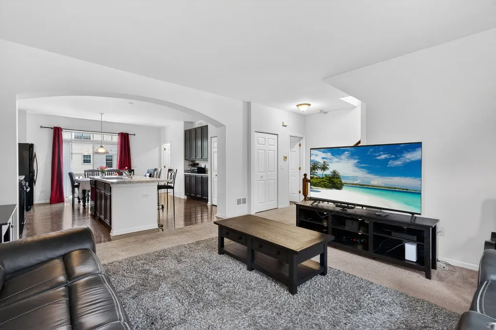 329 Bennett Drive Carol Stream IL 60188