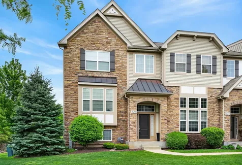 329 Bennett Drive Carol Stream IL 60188