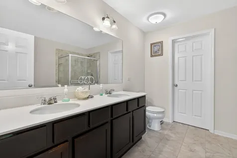 329 Bennett Drive Carol Stream IL 60188