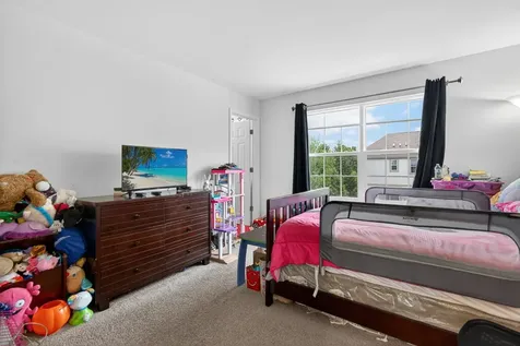 329 Bennett Drive Carol Stream IL 60188