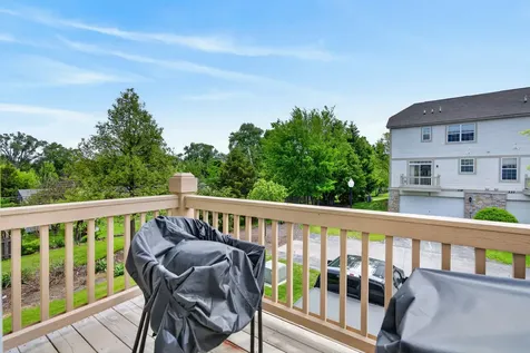 329 Bennett Drive Carol Stream IL 60188