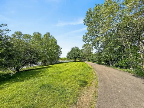 329 Bennett Drive Carol Stream IL 60188