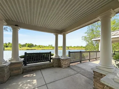329 Bennett Drive Carol Stream IL 60188