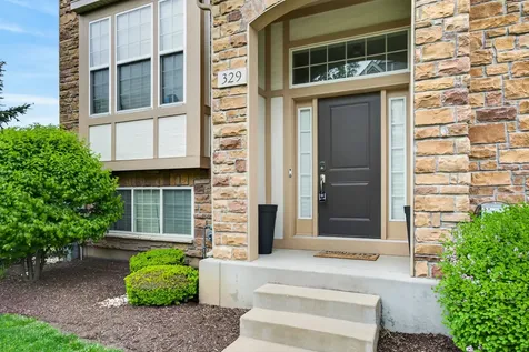 329 Bennett Drive Carol Stream IL 60188
