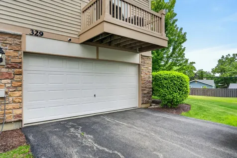 329 Bennett Drive Carol Stream IL 60188