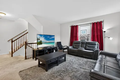 329 Bennett Drive Carol Stream IL 60188