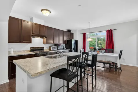 329 Bennett Drive Carol Stream IL 60188