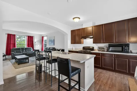 329 Bennett Drive Carol Stream IL 60188
