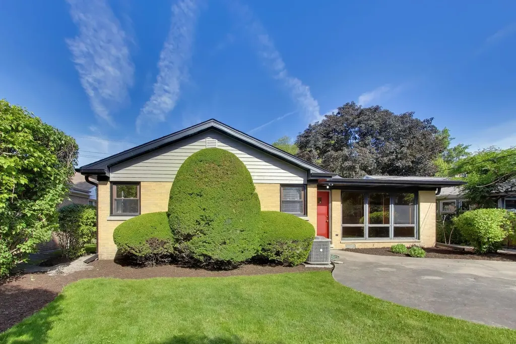 8631 East Prairie Road Skokie IL 60076