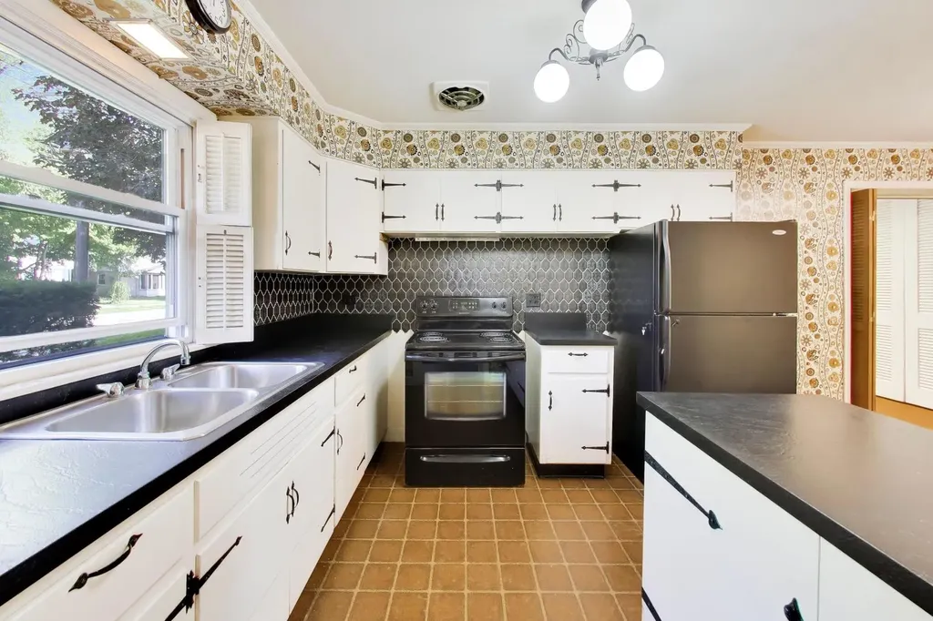 8631 East Prairie Road Skokie IL 60076