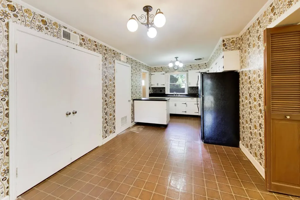 8631 East Prairie Road Skokie IL 60076