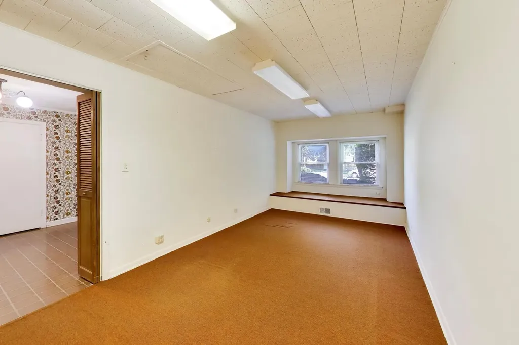 8631 East Prairie Road Skokie IL 60076