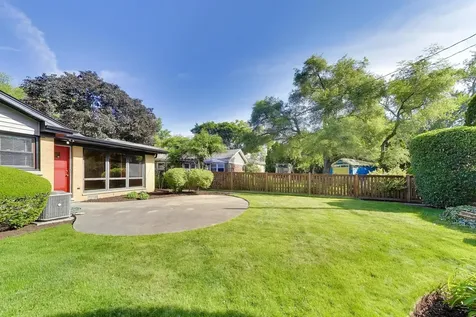 8631 East Prairie Road Skokie IL 60076