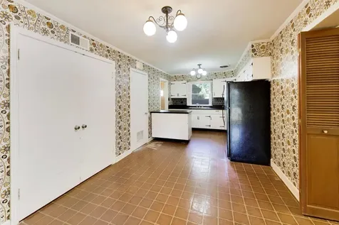 8631 East Prairie Road Skokie IL 60076