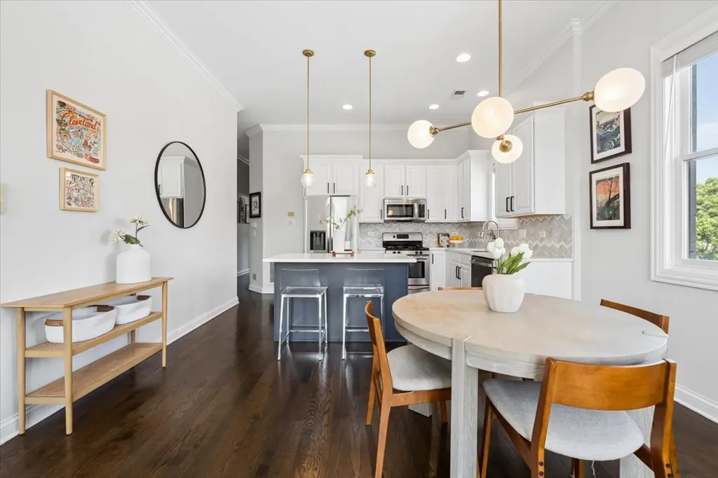 2520 North Southport Avenue Chicago IL 60614