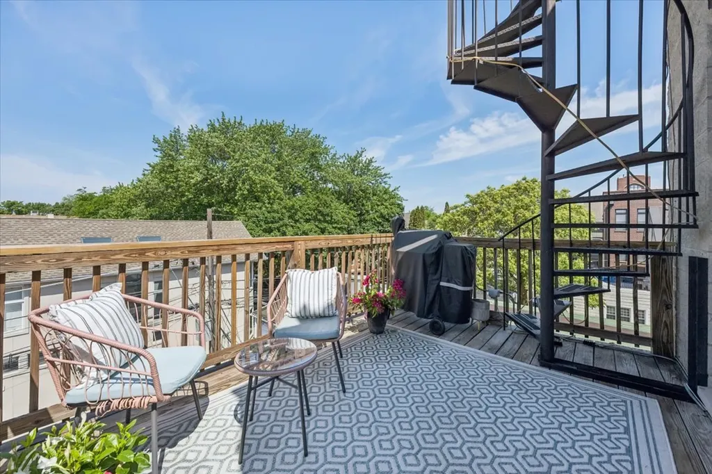 2520 North Southport Avenue Chicago IL 60614