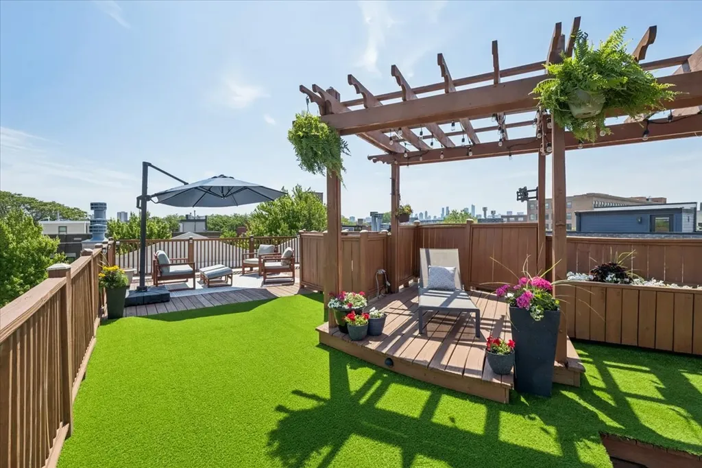 2520 North Southport Avenue Chicago IL 60614