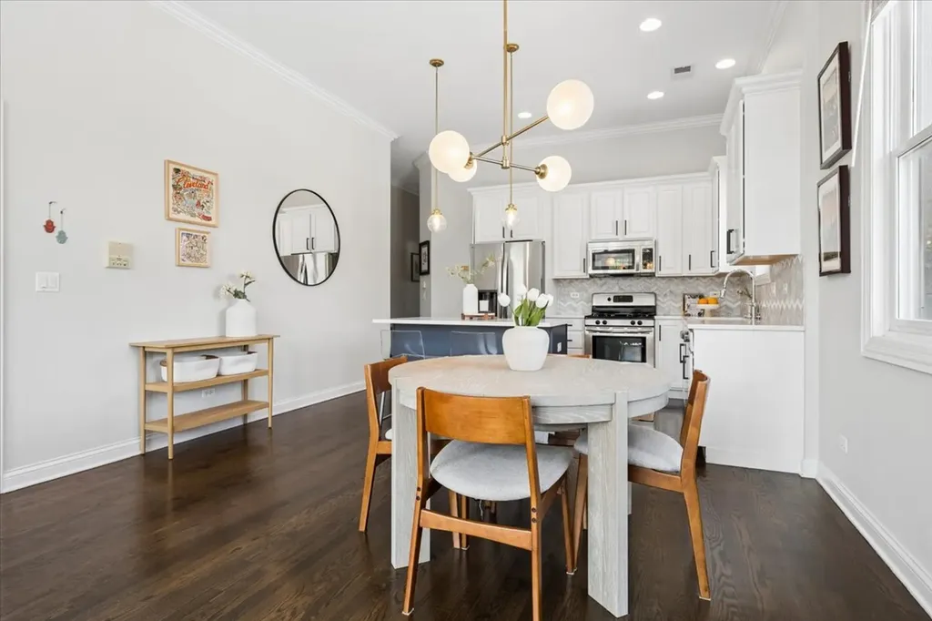 2520 North Southport Avenue Chicago IL 60614