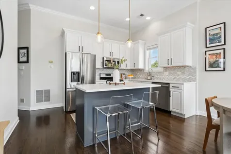 2520 North Southport Avenue Chicago IL 60614