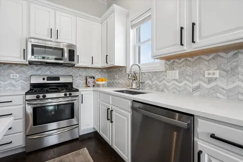 2520 North Southport Avenue Chicago IL 60614