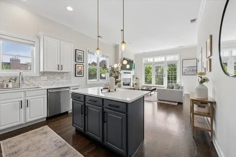 2520 North Southport Avenue Chicago IL 60614