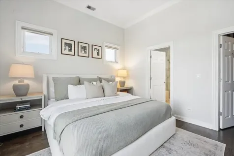 2520 North Southport Avenue Chicago IL 60614
