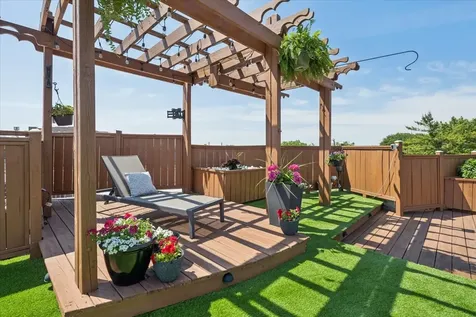 2520 North Southport Avenue Chicago IL 60614