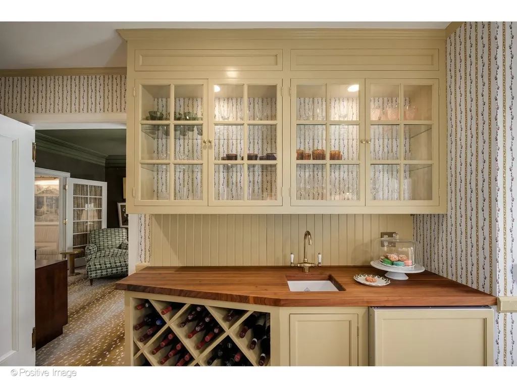 230 East Delaware Place Chicago IL 60611