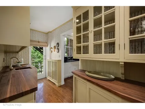 230 East Delaware Place Chicago IL 60611