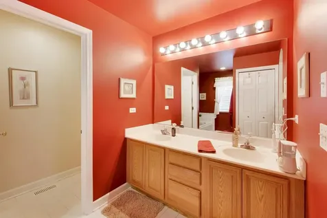 5660 Trinity Court Gurnee IL 60031