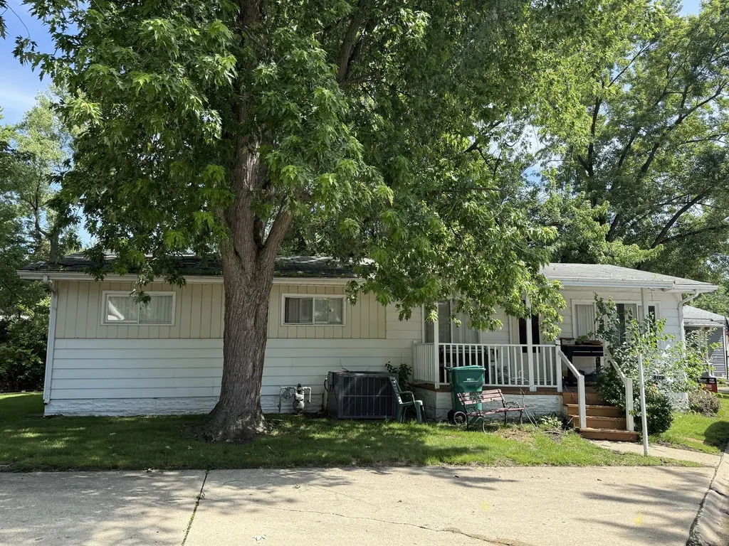 224 Big Peninsula Road Elgin IL 60123