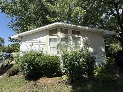 224 Big Peninsula Road Elgin IL 60123