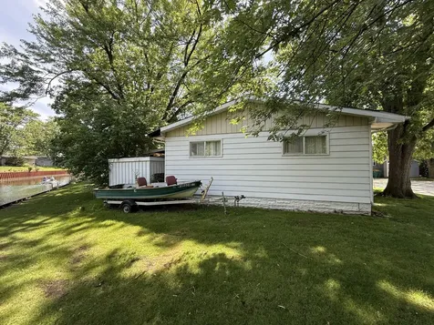 224 Big Peninsula Road Elgin IL 60123