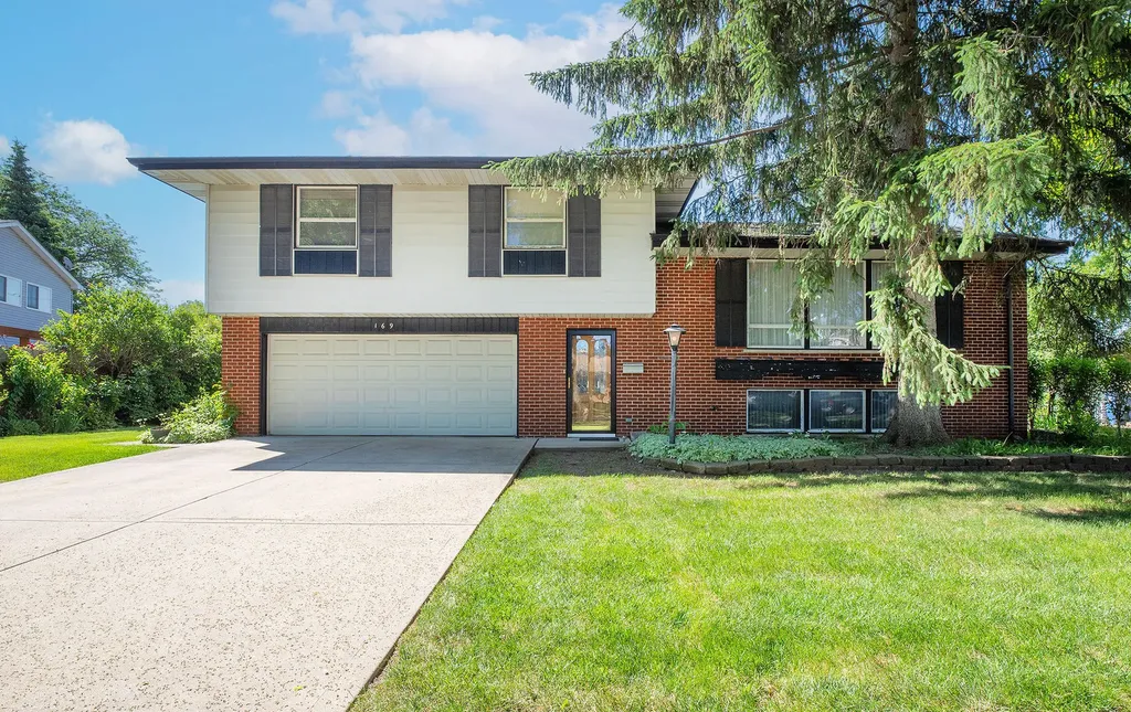 169 Leahy Circle S Des Plaines IL 60016