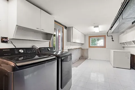 169 Leahy Circle S Des Plaines IL 60016