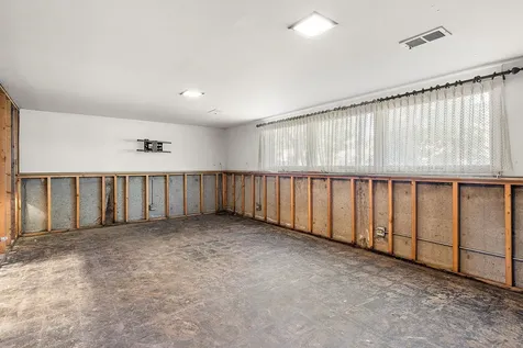 169 Leahy Circle S Des Plaines IL 60016