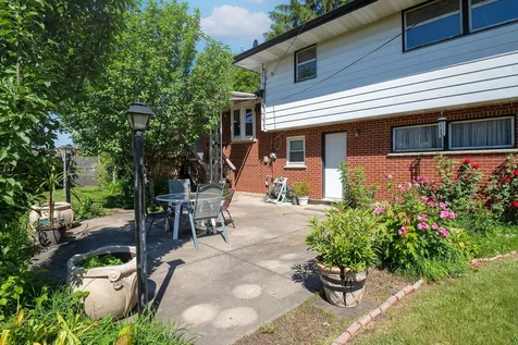 169 Leahy Circle S Des Plaines IL 60016