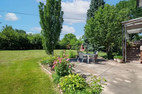 169 Leahy Circle S Des Plaines IL 60016